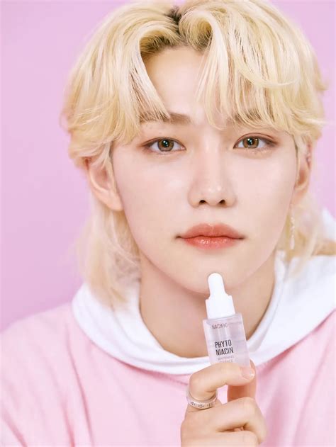 Trik Mudah Makeup Untuk Membuat Glass Skin Look Ala Artis Korea