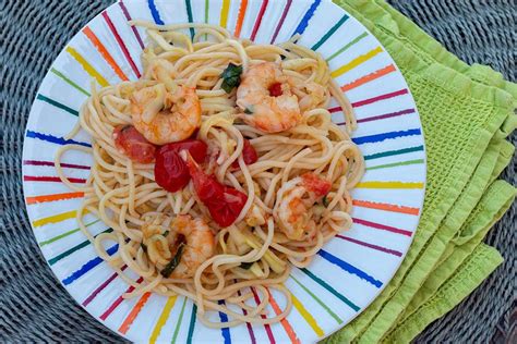 Salade De Spaghettis Courgettes Tomates Cerises Et Crevettes Les