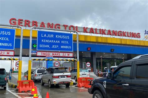 Arus Lalu Lintas Di Tol Kalikangkung Semarang Meningkat Pada H