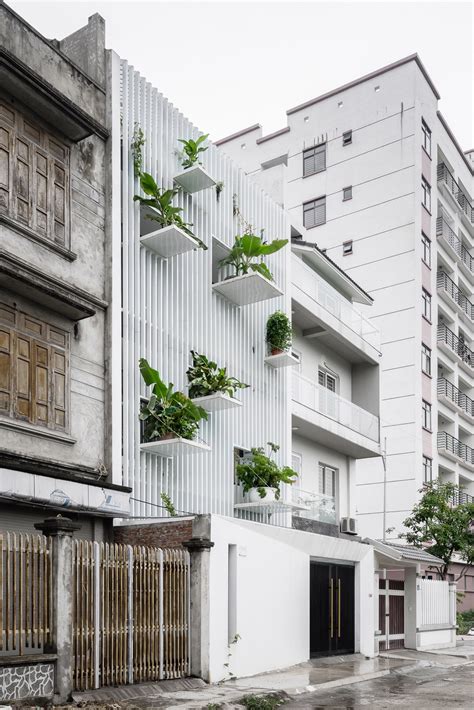 50 Narrow Lot Houses That Transform A Skinny Exterior Into Something Special