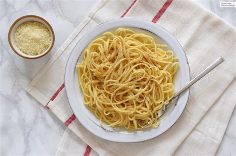 Pasta con mantequilla tostada y queso Receta de cocina fácil sencilla