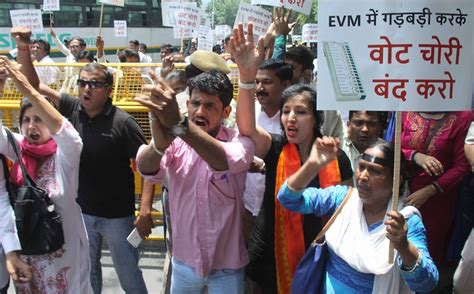 Aap Protests Outside Ec Over Evm Tampering