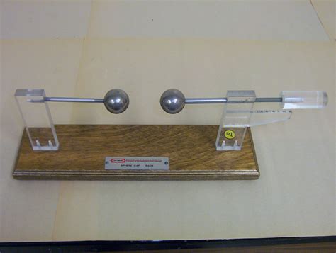 St. Lawrence University: Physics - Lecture/Demos: Electrostatic Generator