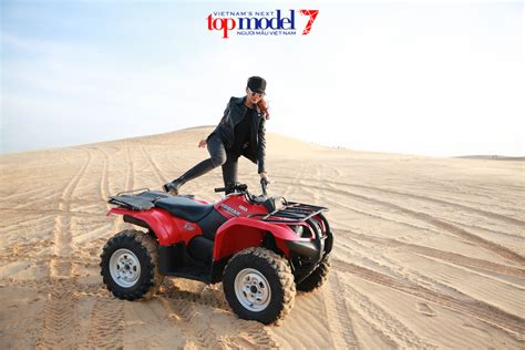 Các hot boy Next Top cởi áo khoe body sexy trên cát