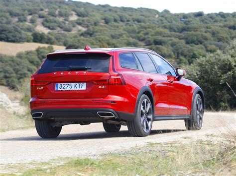 Prueba Del Volvo V60 Cross Country Pro D4 Awd Para Ir De Aventura Clicacoches