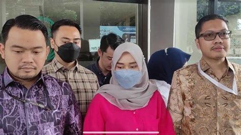 Putra Siregar Digugat Cerai Sang Istri Septia Diam Saat Disinggung