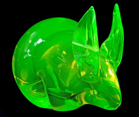 Lot Uranium Art Glass Rabbit Figure