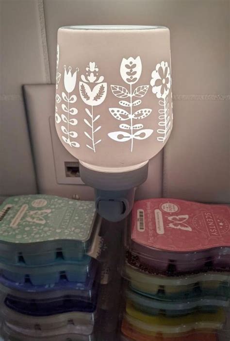 Folk Flowers Scentsy Mini Warmer