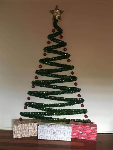 13 Árboles De Navidad Hechos Con Guirnaldas Para Decorar Tus Paredes