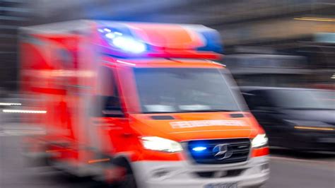 Tödlicher Unfall im Kreis Karlsruhe Gleisarbeiter wird von