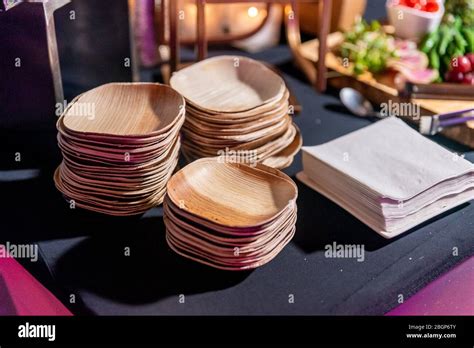 Eco Environmentally Friendly Palm Leaf Plates Made From Natural