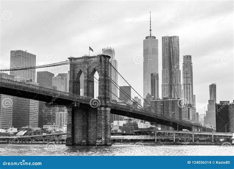 Brooklyn Bridge And Manhattan Skyline In Black And White New York Usa