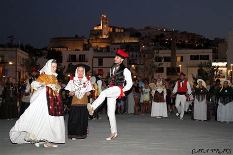 Tradiciones y Cultura de Ibiza Religión Fiestas Costumbres y Más