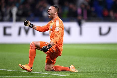 Foot Ol Ol Anthony Lopes Victime D Une Injustice Du Foot Fran Ais