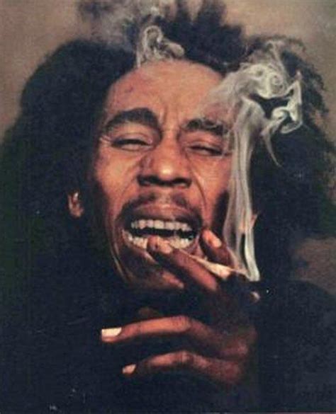 Bob Marley Smoking The Herb circa 1978 : r/OldSchoolCool