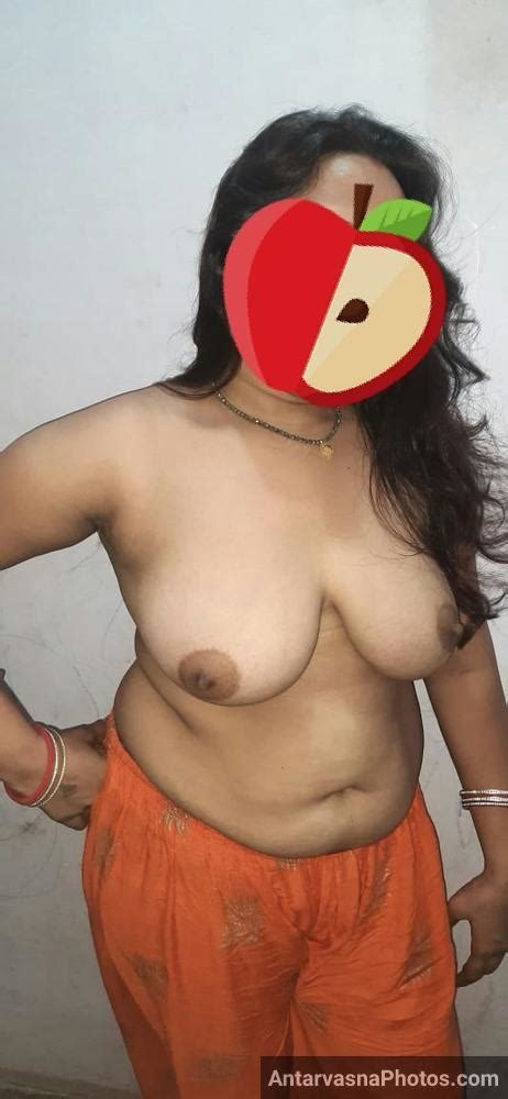 Sexy Kannada Bhabhi Ke Bade Boobs Ke 8 Nude Photos