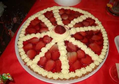 Tarta De Gelatina Y Frutilla Receta De Genesis D A Lujan Amarilla Cookpad