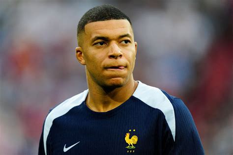 Kylian Mbappé véritable séducteur à 25 ans Neymar balance Il a trop de