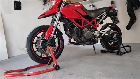 Cavalletto Alzamoto Anteriore Ducati Hypermotard Youtube