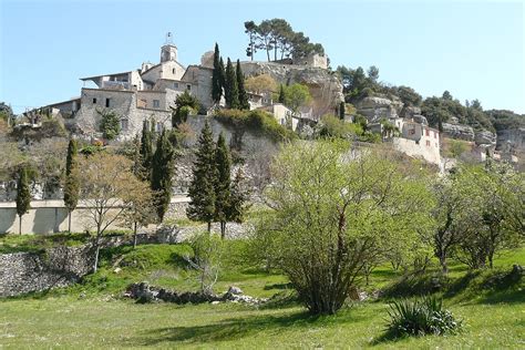 Près de Marseille Ce village provençal incroyable est perché sur un rocher