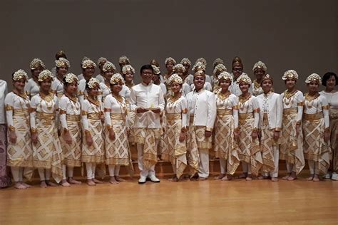 Kostum Seragam Paduan Suara