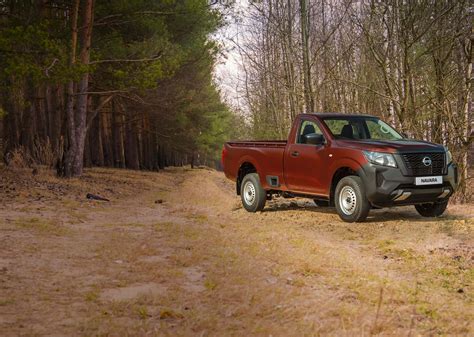 Navara Single Cab Mark White Nissan