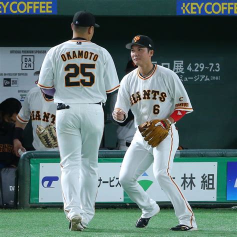 スポニチ写真映像部📷 On Twitter 巨人 中日ドラゴンズ 戦 おっと、サインボール☺️撮影・河野 光希 坂本勇人 岡本