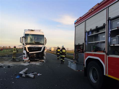 Autostrada A Wypadek Z Udzia Em Ci Ar Wek Ochotnicza Stra