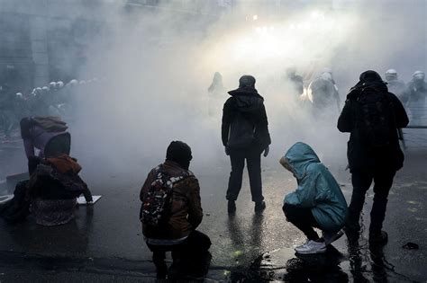 Corona Protest in Brüssel Polizei setzte Tränengas ein Nachrichten at