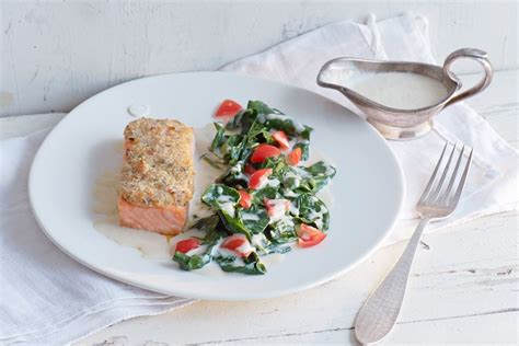 Überbackener Lachs mit Chardonnay Essigsauce und Spinat ESSEN UND