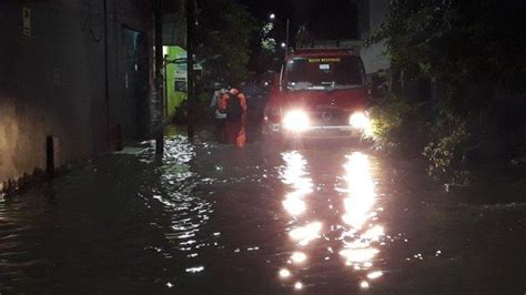 Rt Di Jakarta Terendam Banjir Akibat Hujan Deras Dan Luapan Kali