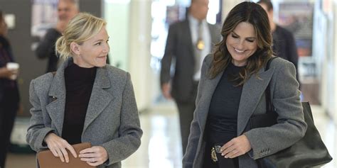 It All Seems Right Kelli Giddish Dishes On Rollins Surprising Svu