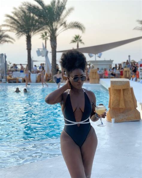 Hot Sexy Linda Osifo Bikini Pics