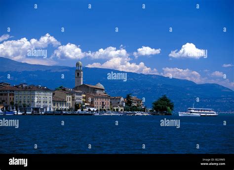 Blick über Den Gardasee Salo Duomo Salo Lake Garda Lombardei Italien