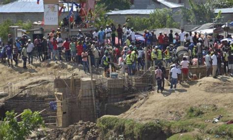 Haití Busca Solución Con El Exministro Británico Tony Blair En Conflicto Con Rd Por Río Masacre