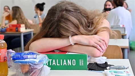 Maturità matematica allo scientifico e latino al classico tutte le