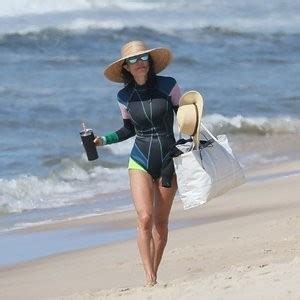 Bethenny Frankel Hits The Beach In The Hamptons Photos Leaked