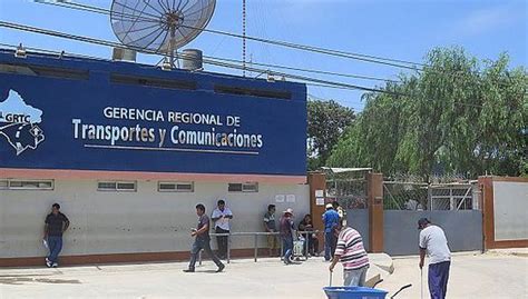 Chiclayo Denuncian Cobros Por Colas En Gerencia Regional De Transporte