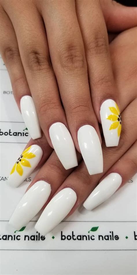 32 Extraordinary White Acrylic Nail Designs To Finish Your Trendy Look