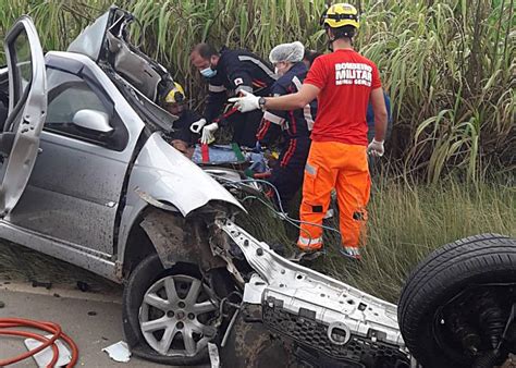 Colis O Entre Carro E Caminh O Deixa Um Morto E Feridos Em Leopo