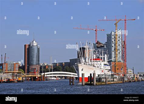 port of hamburg Stock Photo - Alamy