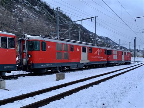 Die Deh 4/4 I 54 "Goms" und Deh 4/4 22 "St. Niklaus" die a, 4.1.21 beim ...
