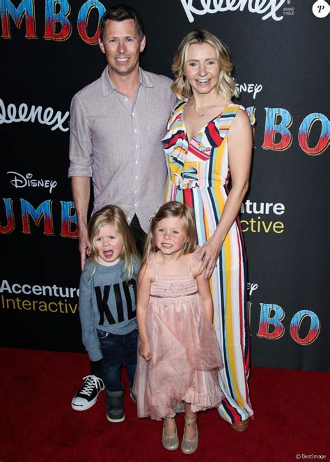 Michael Cameron Sa Femme Beverley Ann Mitchell Et Leurs Enfants Kenzie