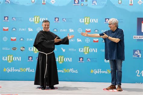 Padre Enzo Fortunato Porta Il Manifesto Di Assisi A Giffoni Tuttoggi Info