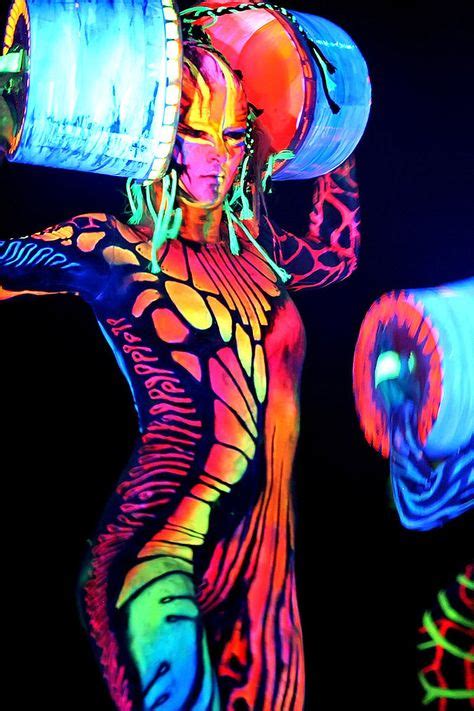 Glow In The Dark Body Art Ideas Glow In The Dark Body Painting