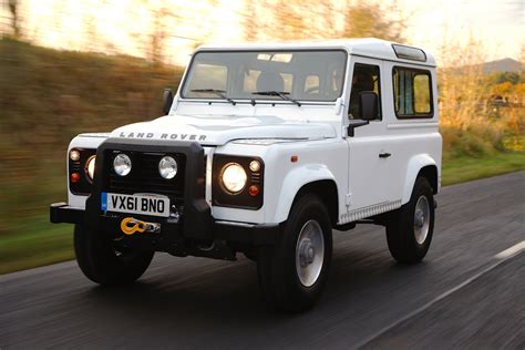 Land Rover Defender 90 Specs And Photos 2012 2013 2014 2015 2016 Autoevolution