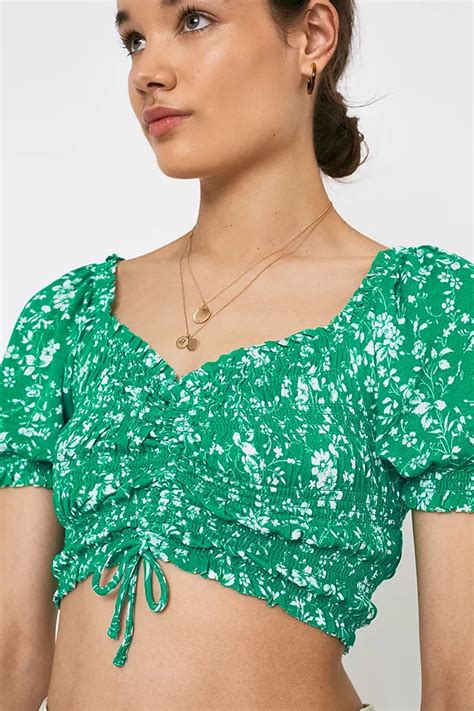 Uo Shay Green Cinched Puff Sleeve Cropped Top Urban Outfitters Uk