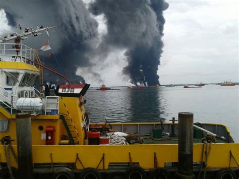 Tumpahan Minyak Kapal Tanker Di Perairan Balipapan