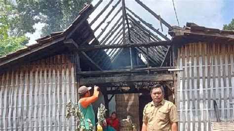 Pemilik Lupa Matikan Tungku Api Dan Ditinggal Ke Sawah Rumah Di