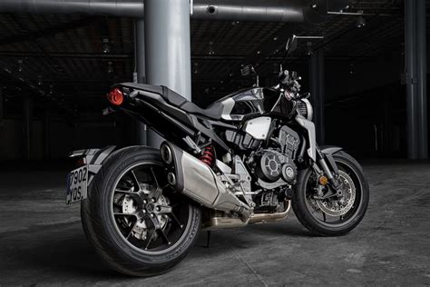 Honda apresenta nova CB1000R 2018 design retrô Potência aumenta